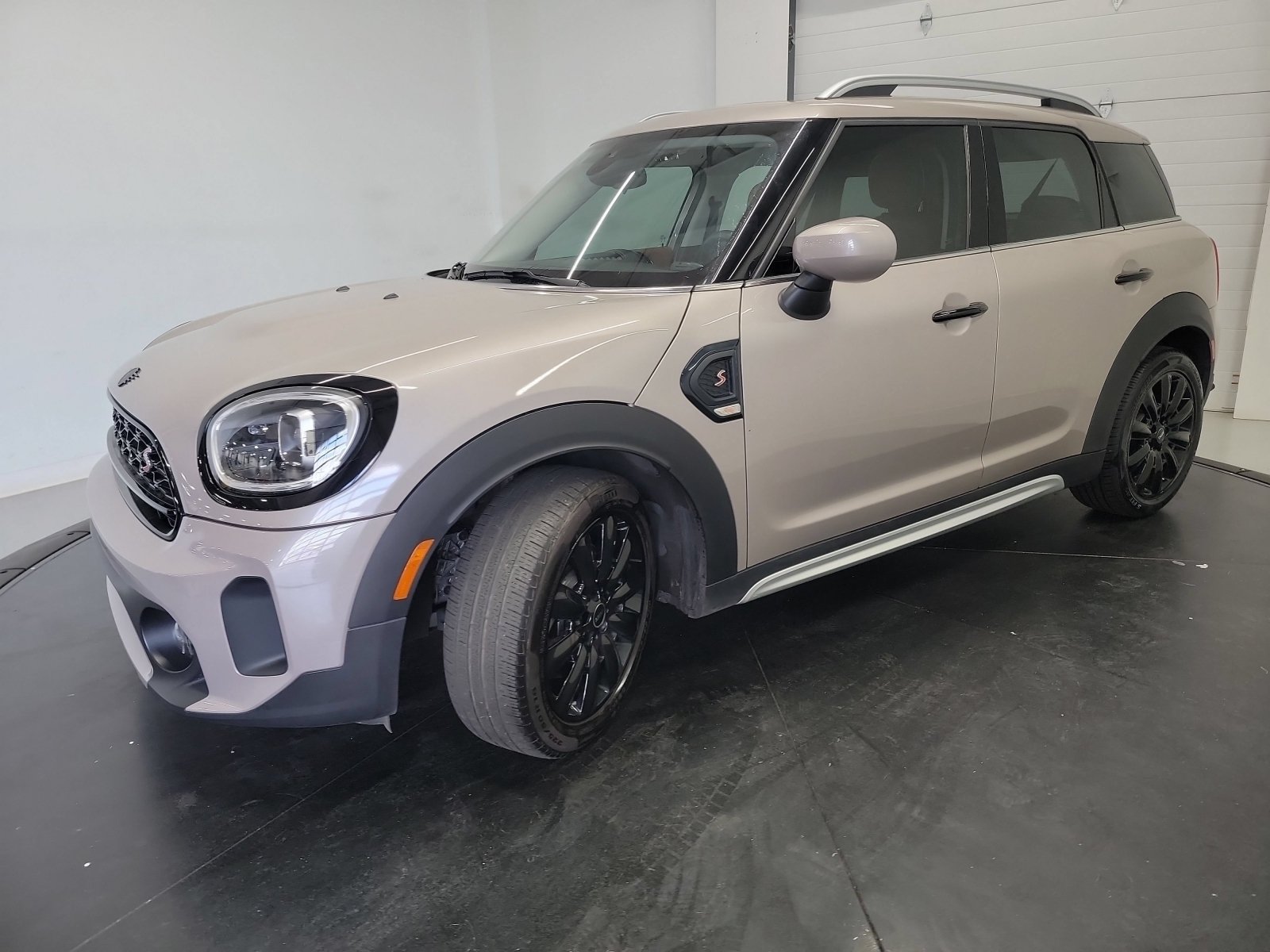 Used 2023 MINI Cooper Countryman S w/ Signature Upholstery Package FWD image 3