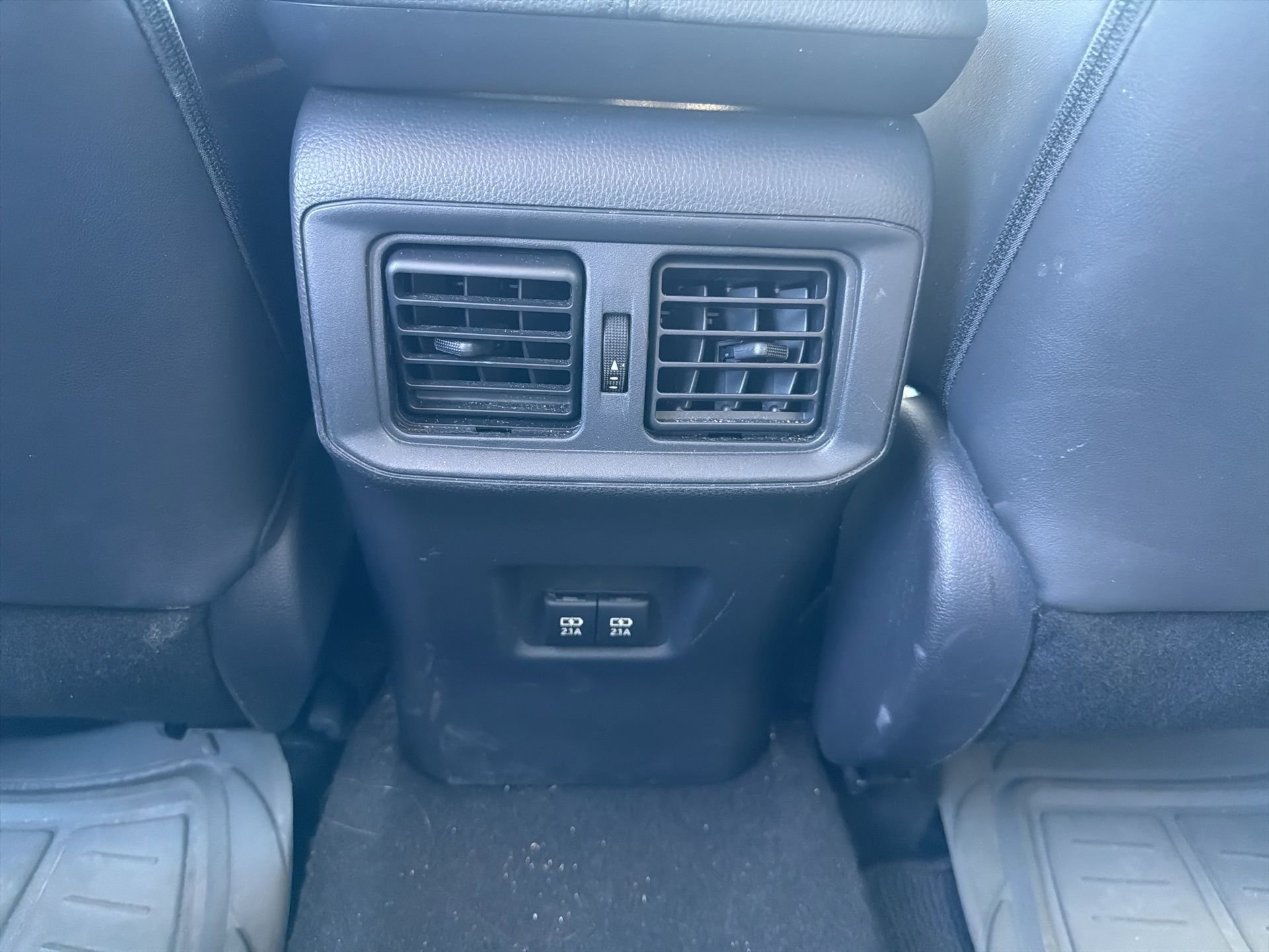 Used 2019 Toyota RAV4 Limited FWD image 16