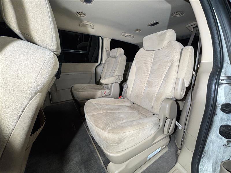 Used 2008 Hyundai Entourage image 17
