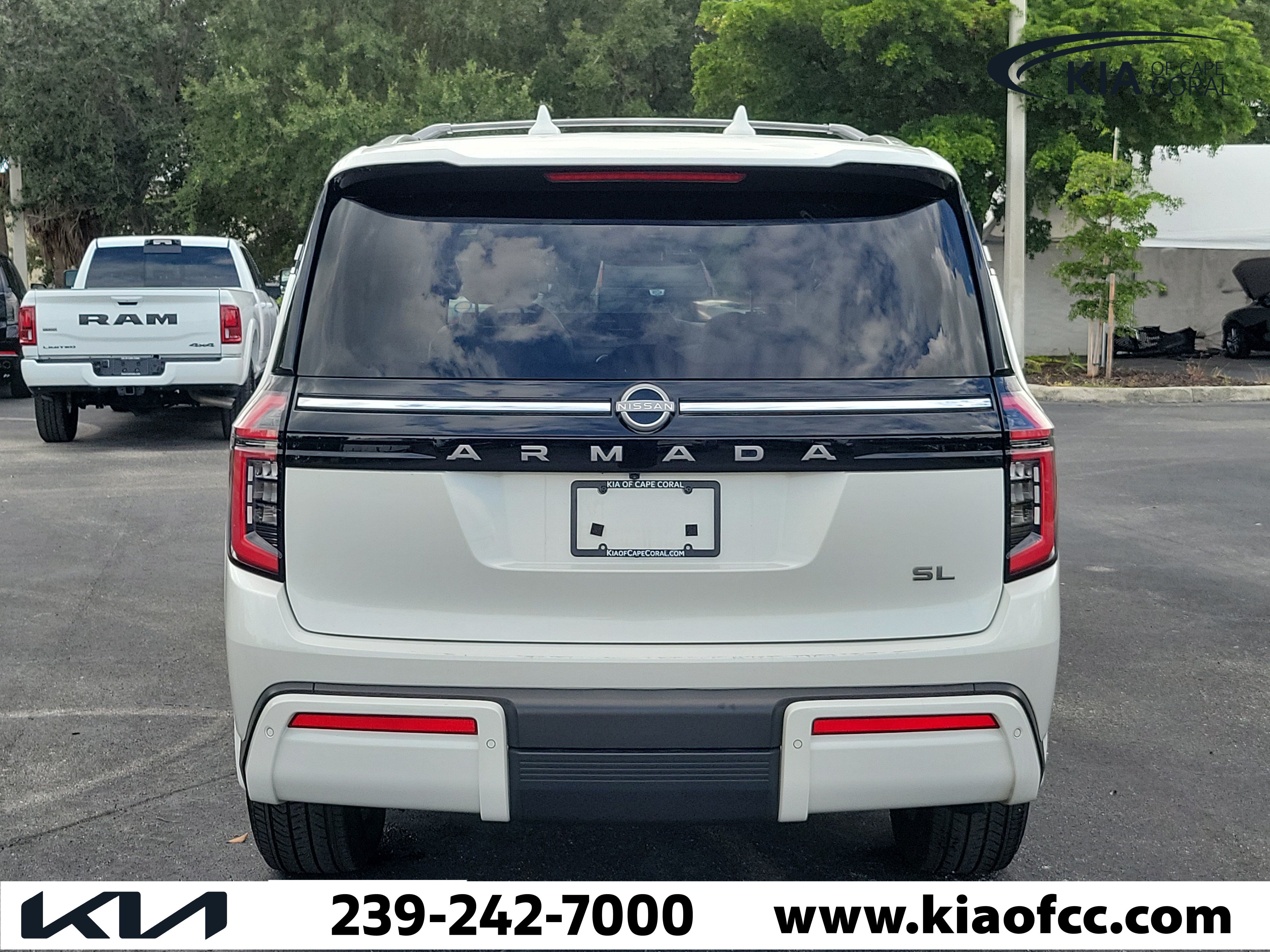 Used 2025 Nissan Armada SL AWD/4WD image 5