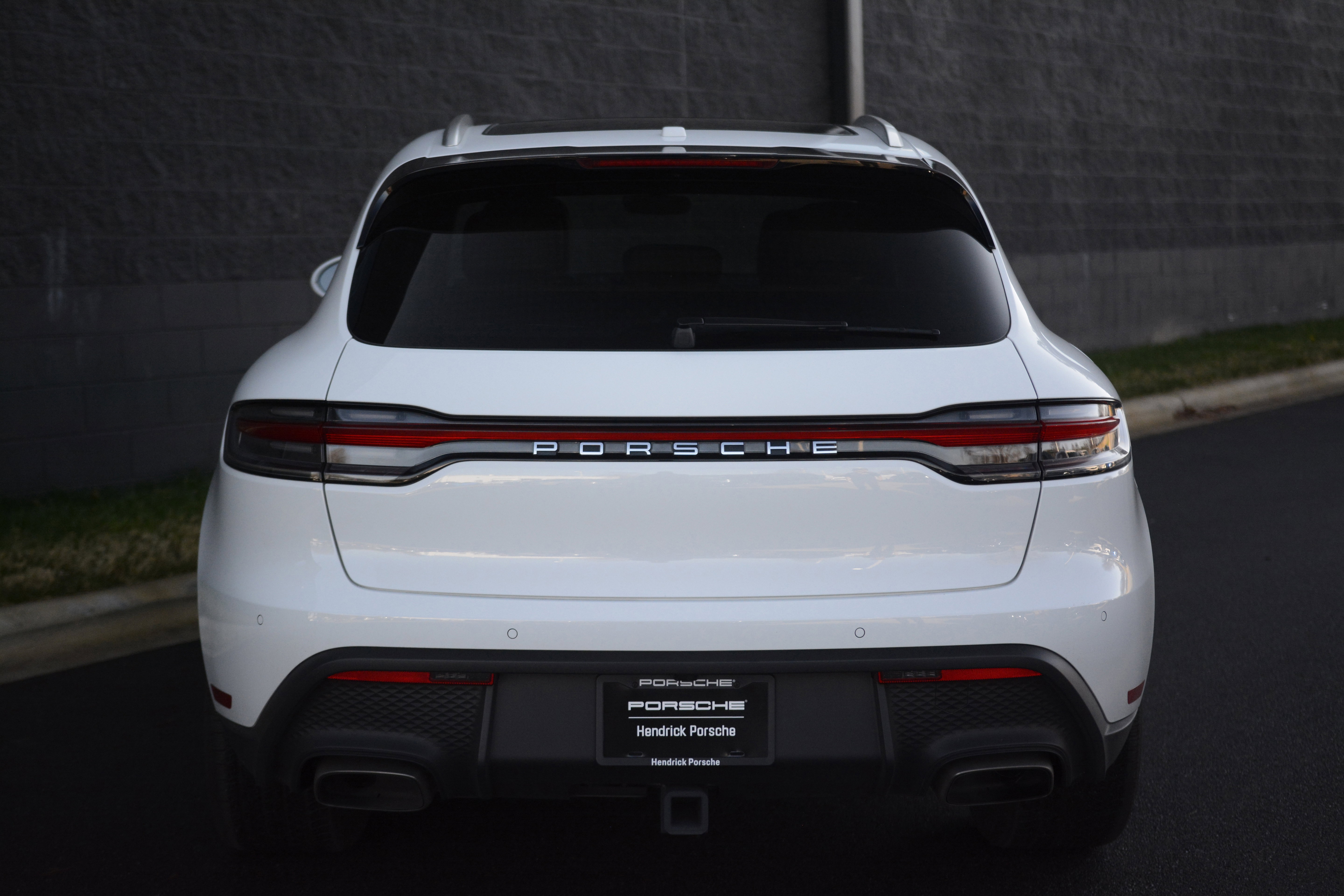 Certified 2025 Porsche Macan image 6