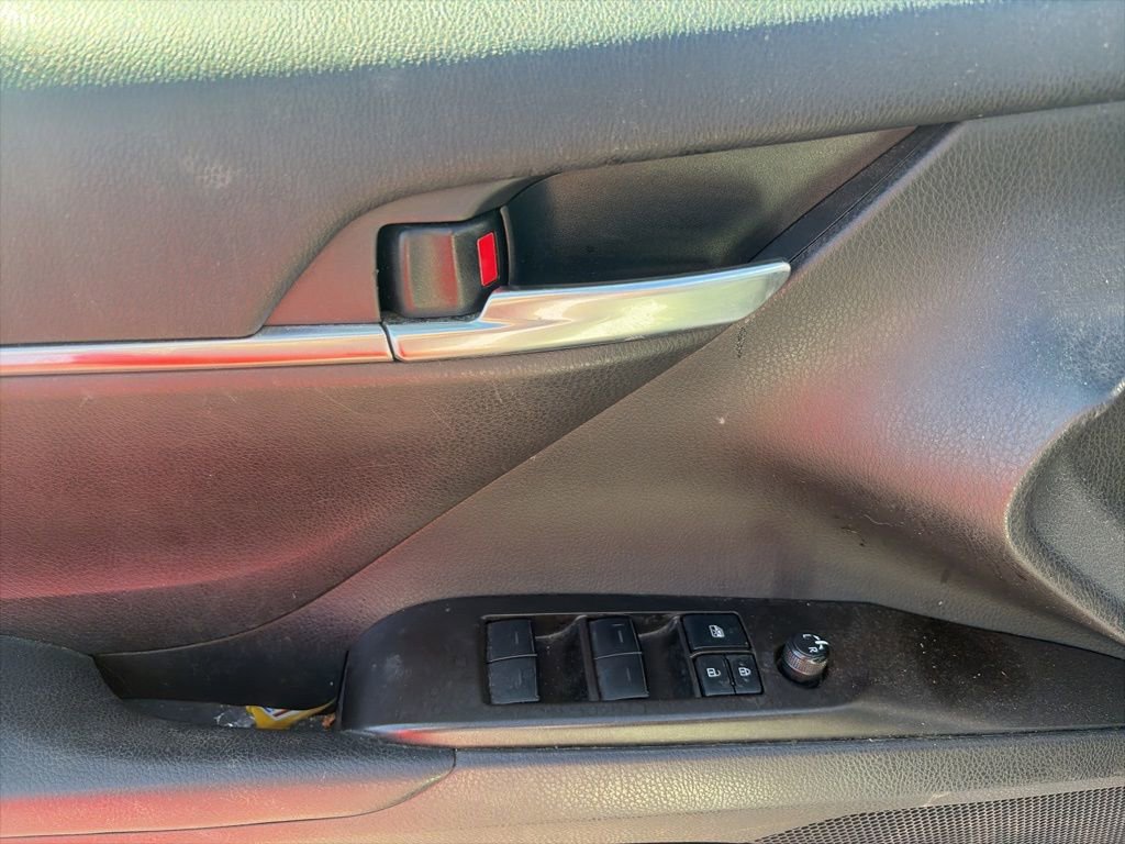 Used 2022 Toyota Camry SE image 13