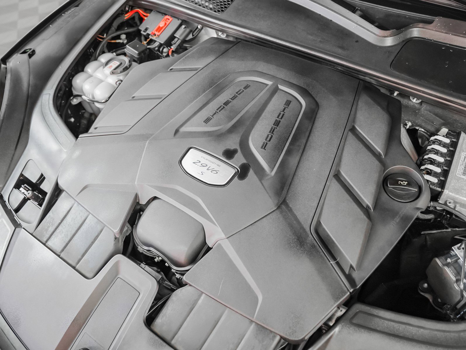 Used 2023 Porsche Cayenne image 12