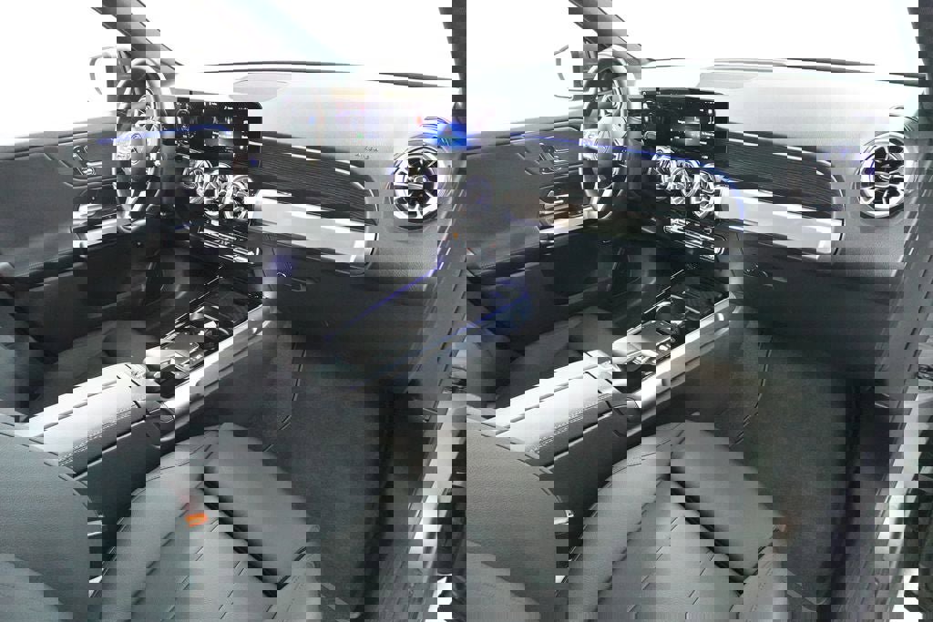 Used 2023 Mercedes-Benz EQB 300 4MATIC w/ Exclusive Package image 34