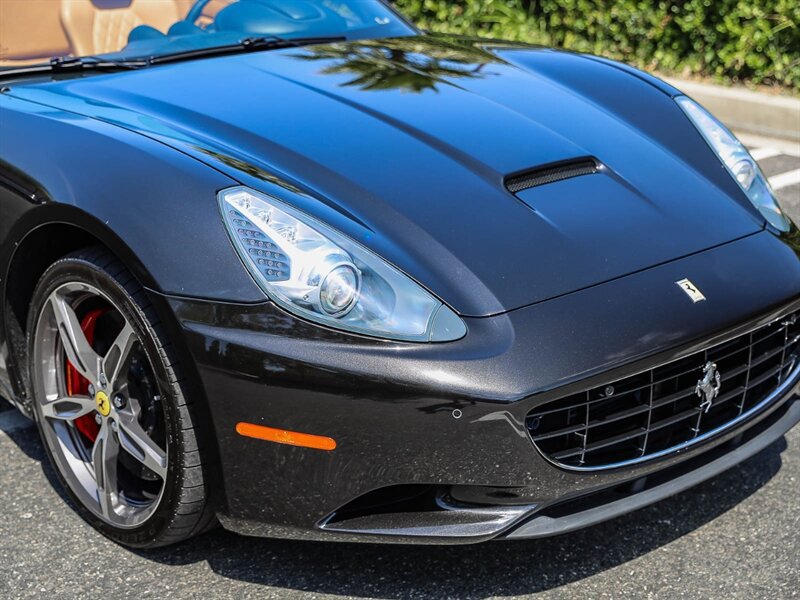 Used 2014 Ferrari California RWD image 9