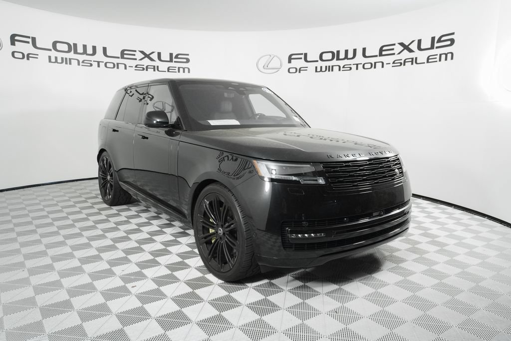 Used 2023 Land Rover Range Rover SE AWD/4WD image 3