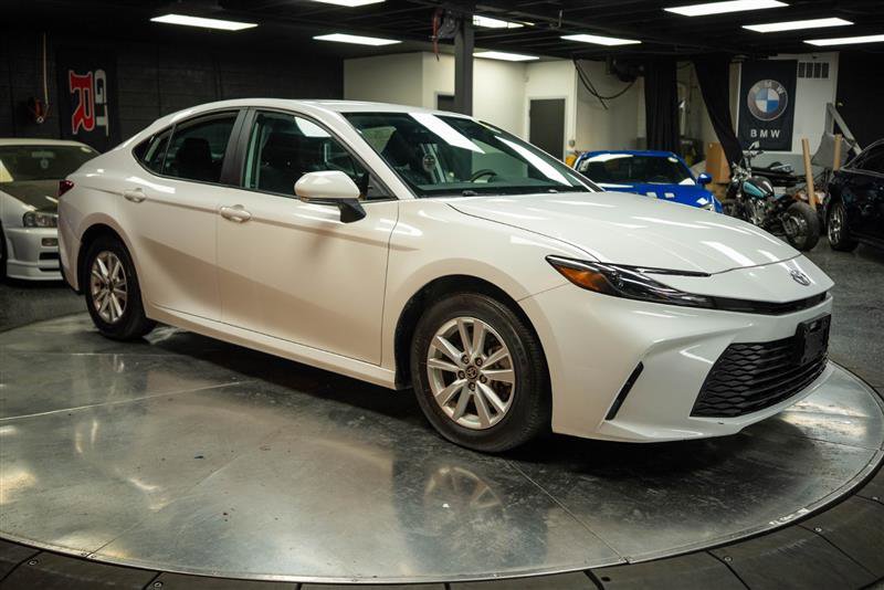 Used 2025 Toyota Camry LE image 5