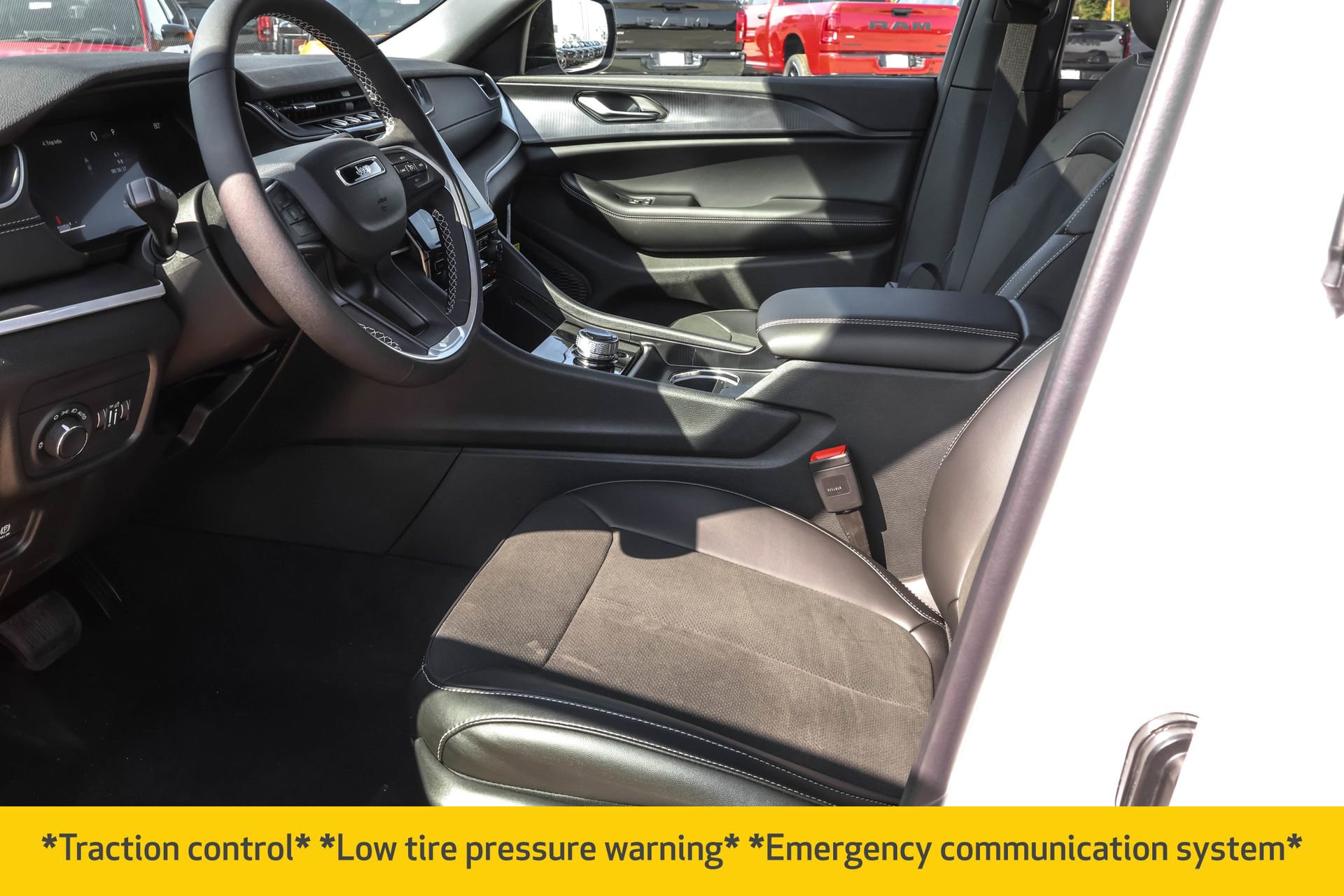 New 2025 Jeep Grand Cherokee Altitude image 5