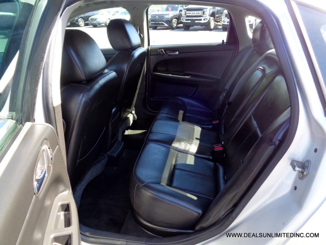 Used 2015 Chevrolet Impala LTZ FWD image 16