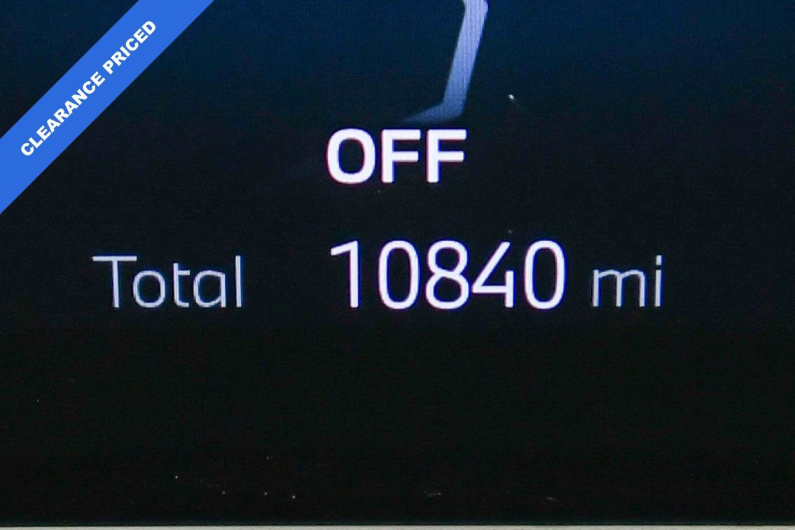 Used 2024 BMW 760i xDrive w/ Premium Package 2 image 16