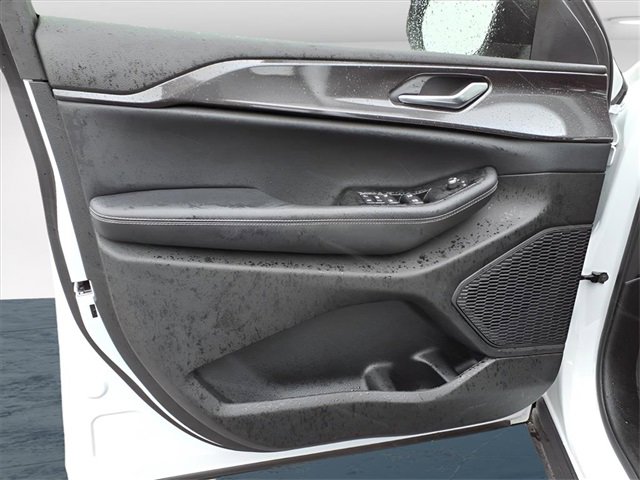 Used 2023 Jeep Grand Cherokee L Laredo image 26