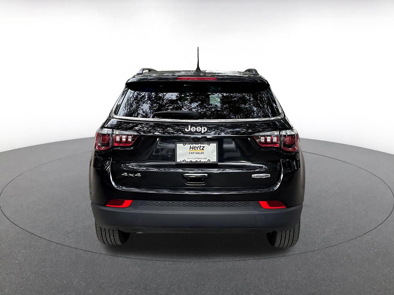 Used 2025 Jeep Compass Latitude AWD/4WD image 6