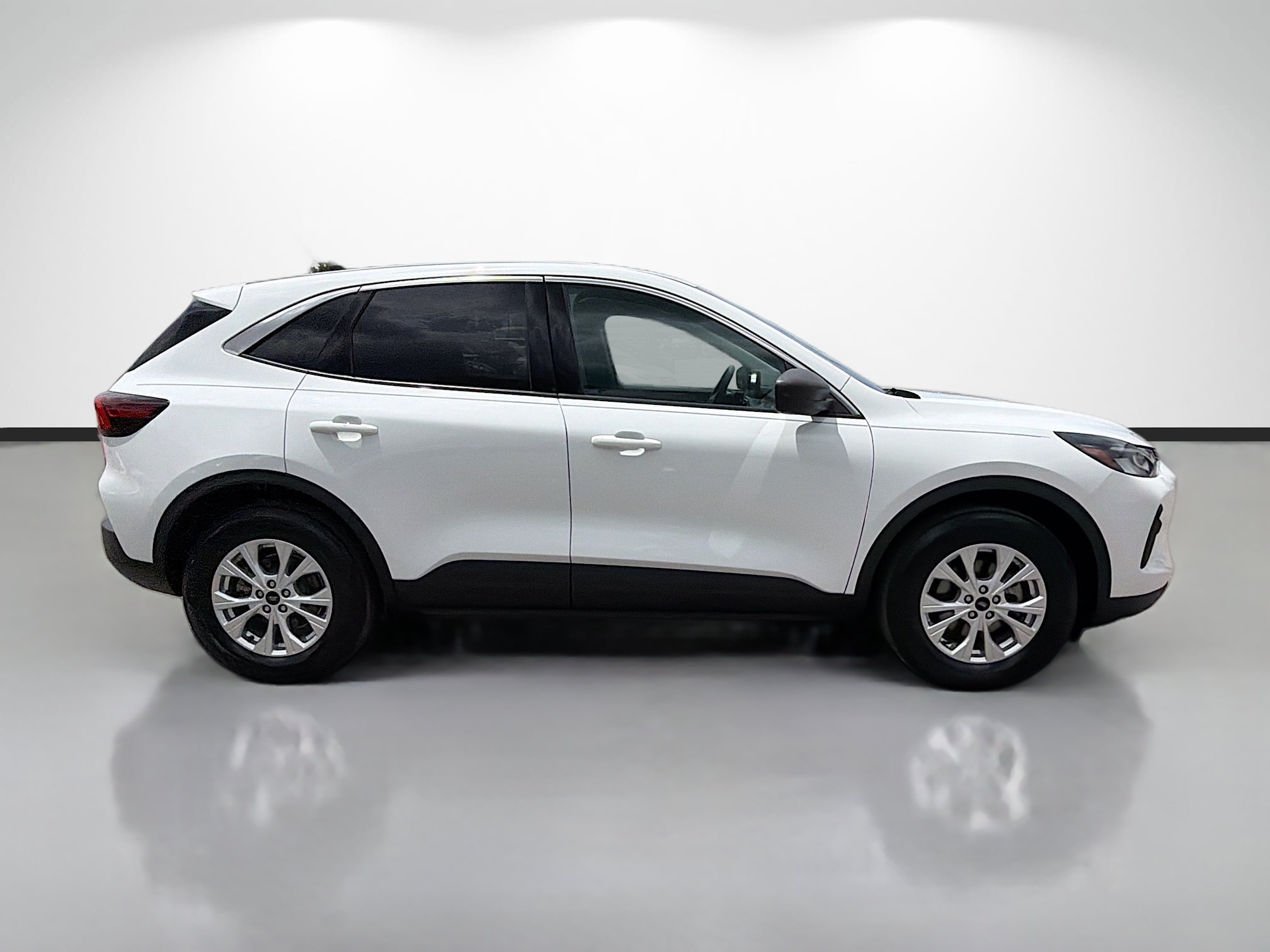 Used 2024 Ford Escape Active AWD/4WD image 2