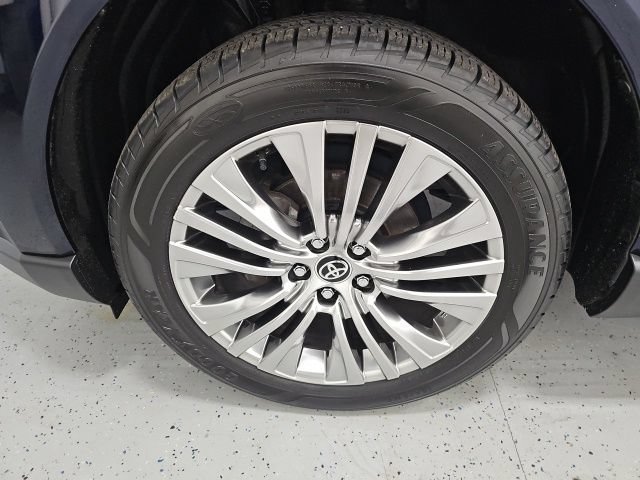 Certified 2021 Toyota Venza Limited w/ Advanced Technology Package AWD/4WD image 10