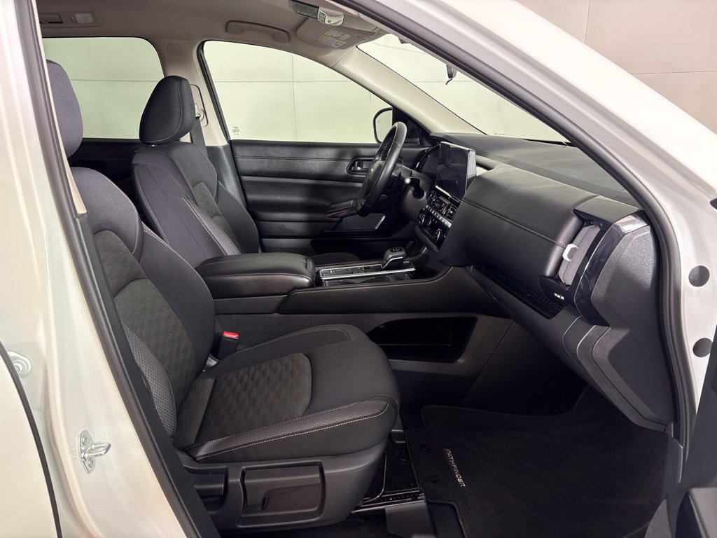 Certified 2026 Nissan Pathfinder SV FWD image 16