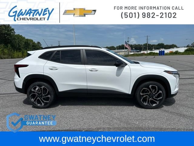 Used 2025 Chevrolet Trax RS w/ Sunroof Package FWD image 4
