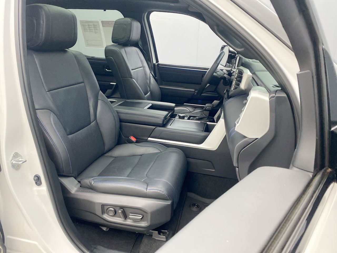 Used 2024 Toyota Tundra Platinum w/ TRD Off-Road Package AWD/4WD image 23
