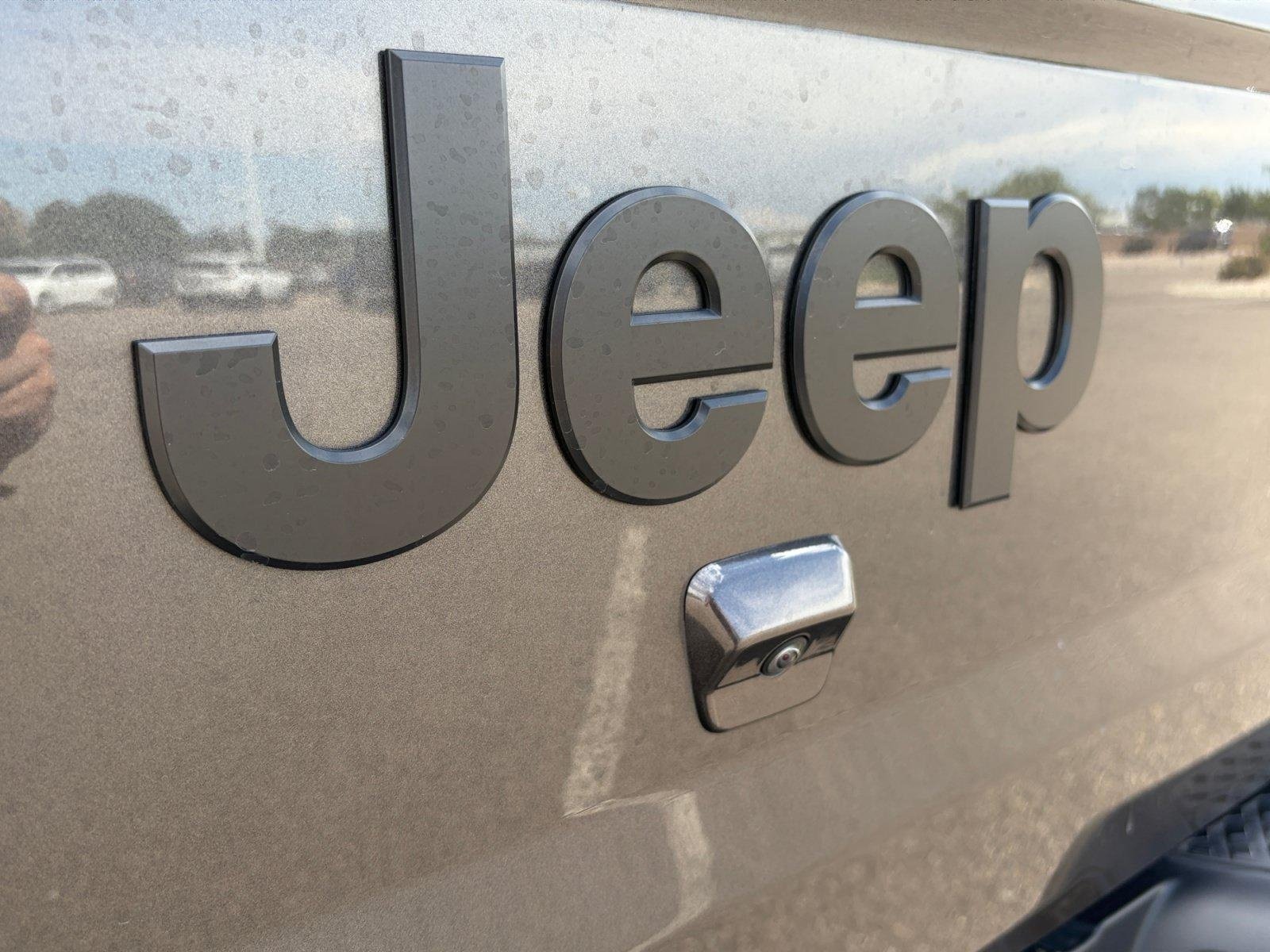 Used 2023 Jeep Gladiator Sport AWD/4WD image 35