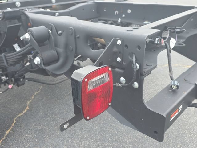 Used 2025 Ford F550 4x4 Regular Cab Super Duty w/ XLT Value Package image 31
