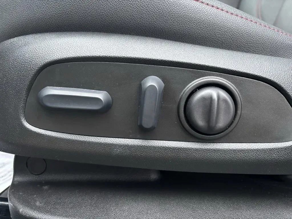 Used 2025 Chevrolet Blazer RS image 23