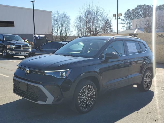 Certified 2025 Volkswagen Taos SE w/ Panoramic Sunroof Package image 33