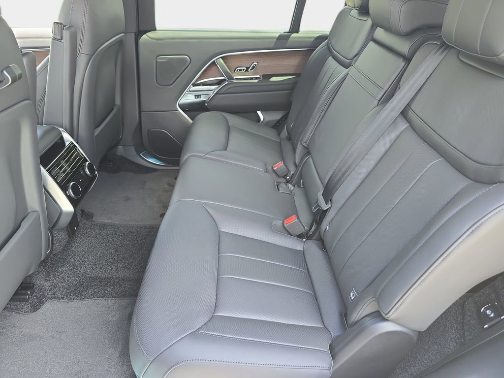 New 2026 Land Rover Range Rover Long Wheelbase SE AWD/4WD image 15