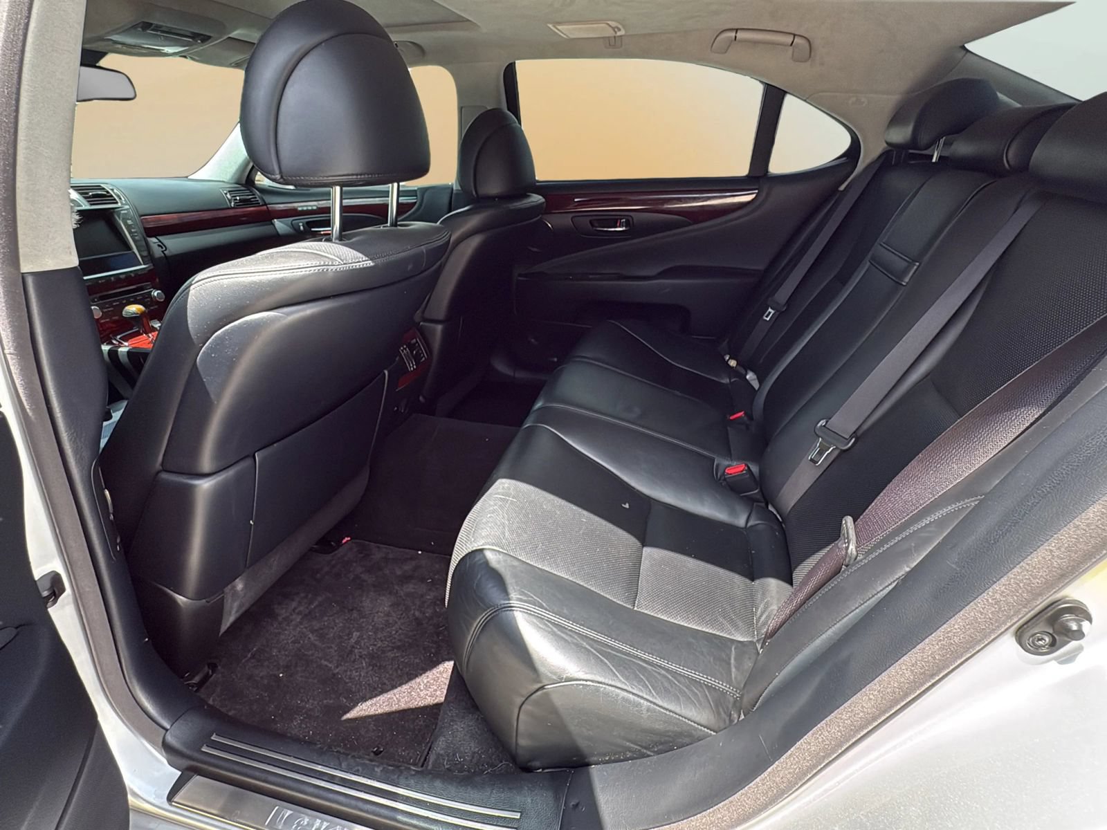 Used 2012 Lexus LS 460 L w/ Luxury Pkg RWD image 18