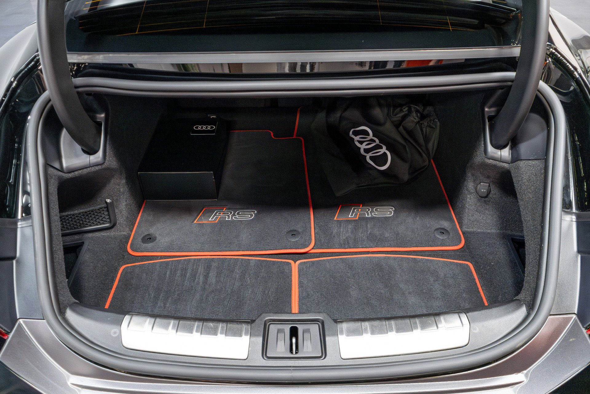 Used 2023 Audi RS e-tron GT image 42