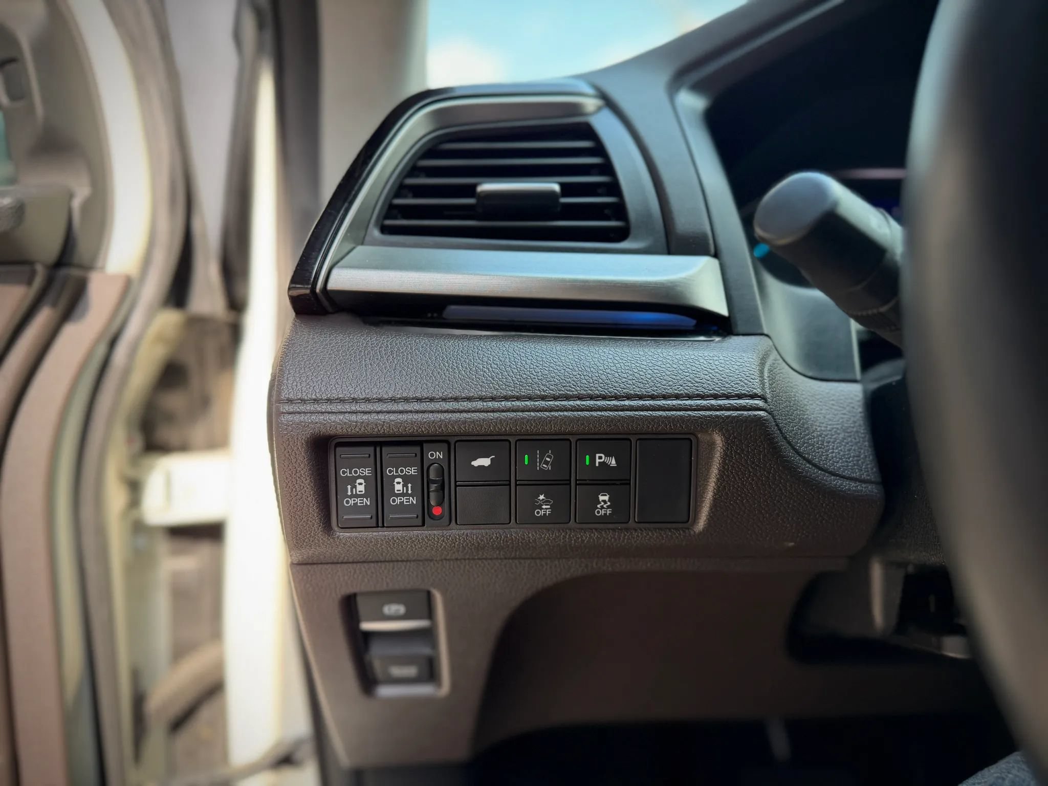 Used 2018 Honda Odyssey Elite image 8