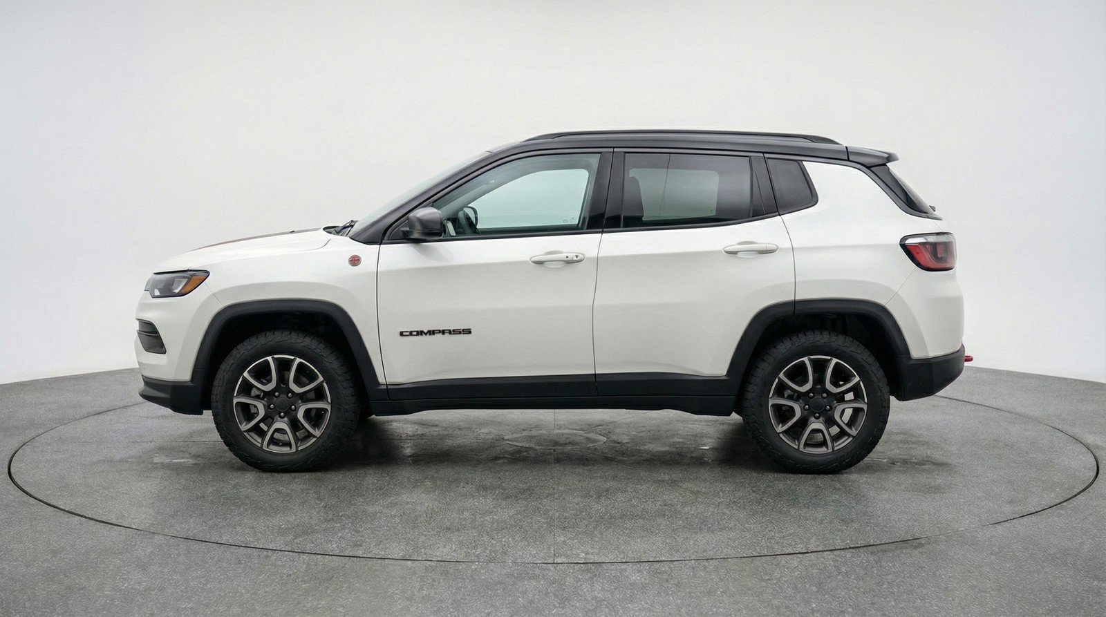 Used 2025 Jeep Compass Trailhawk AWD/4WD image 5