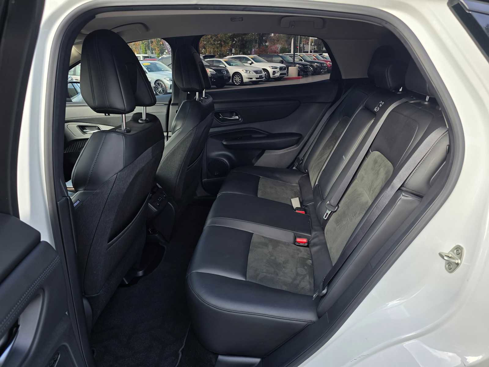 Used 2024 Nissan Ariya AWD image 16