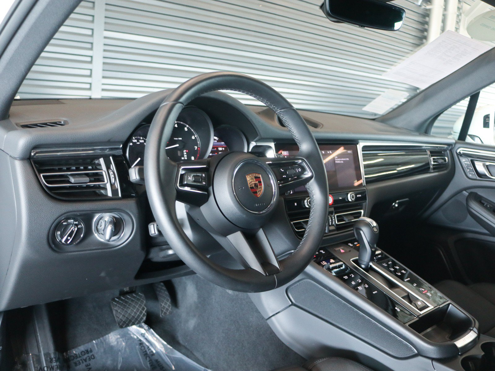 Used 2026 Porsche Macan AWD/4WD image 4