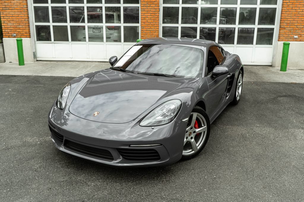 Used 2018 Porsche 718 Cayman RWD image 2