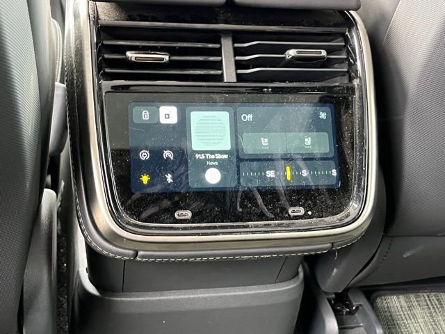 Used 2023 Rivian R1S Adventure image 23