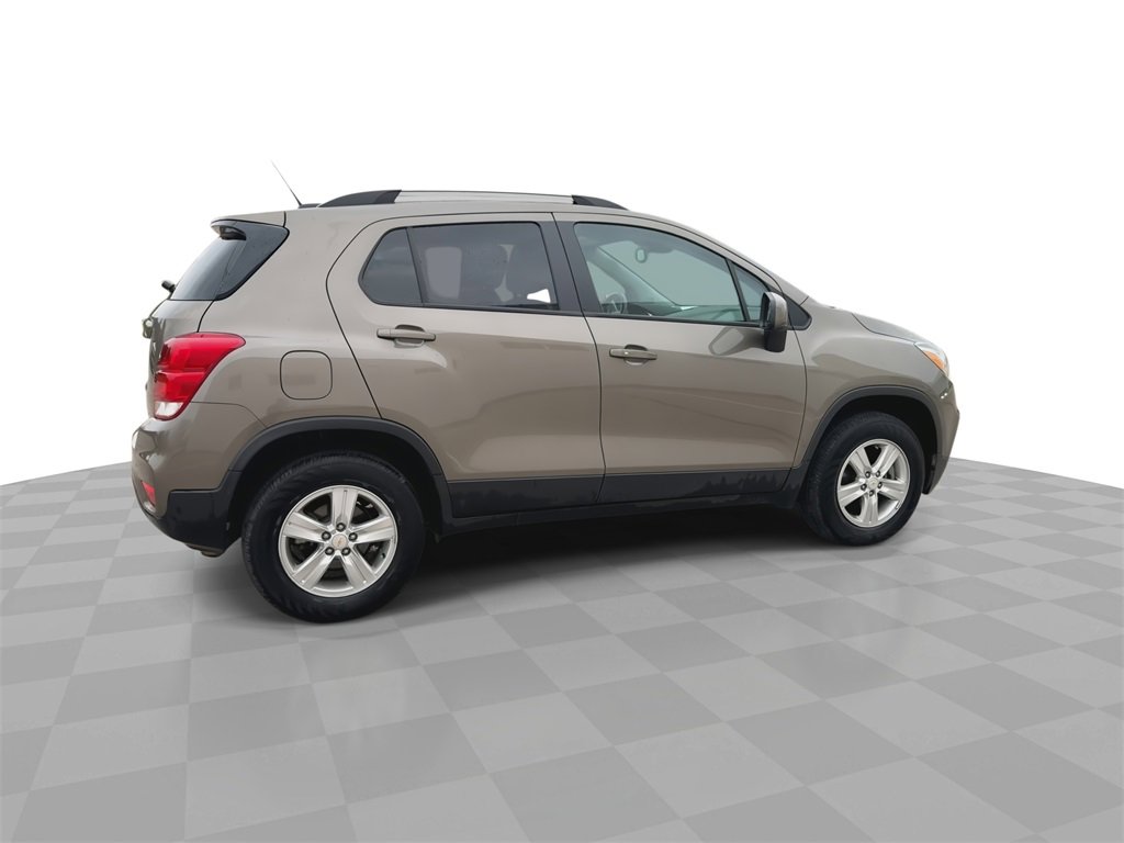 Used 2022 Chevrolet Trax LT w/ LT Convenience Package image 9