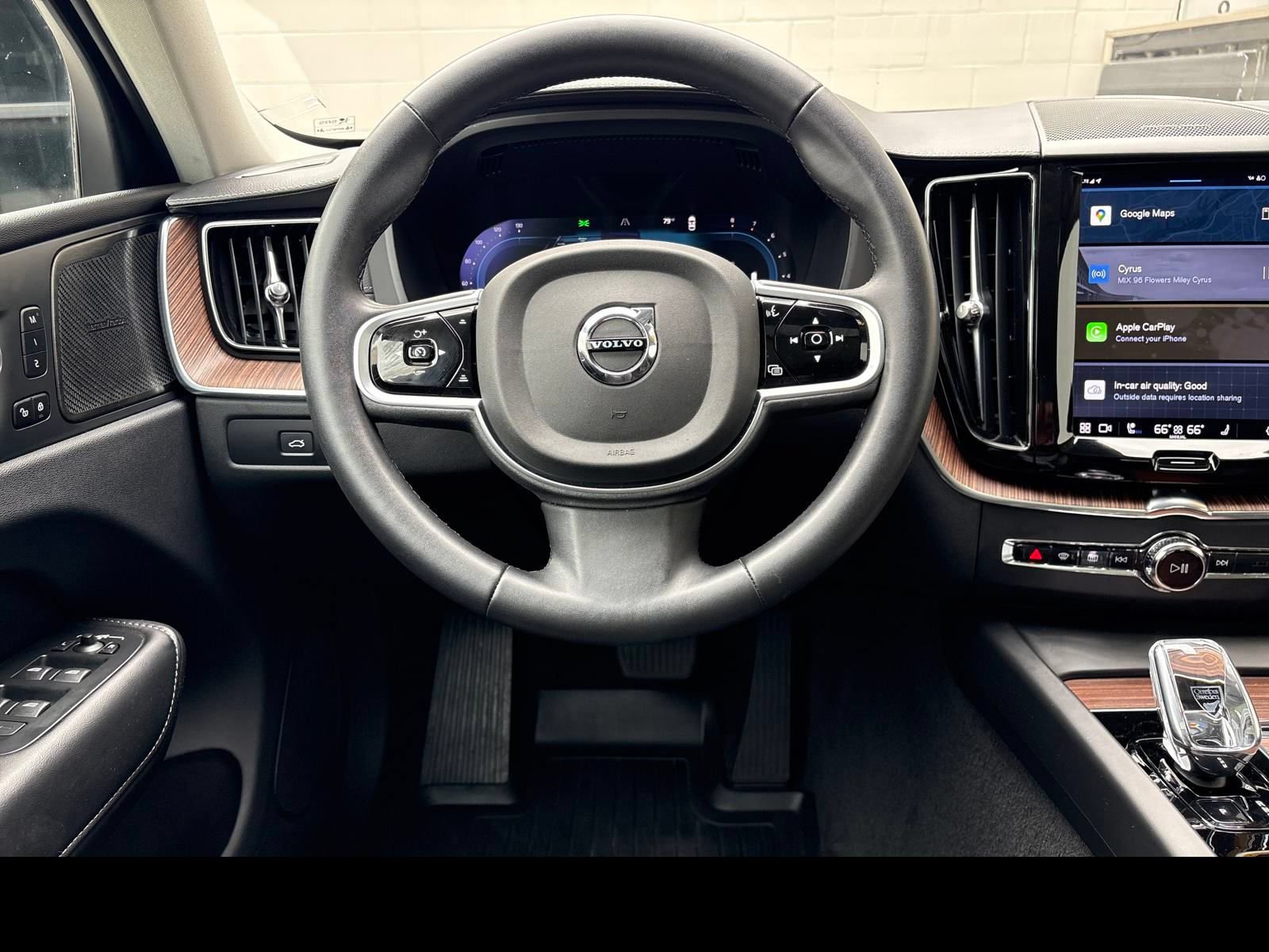 Certified 2023 Volvo XC60 B5 Ultimate w/ Climate Package AWD/4WD image 14