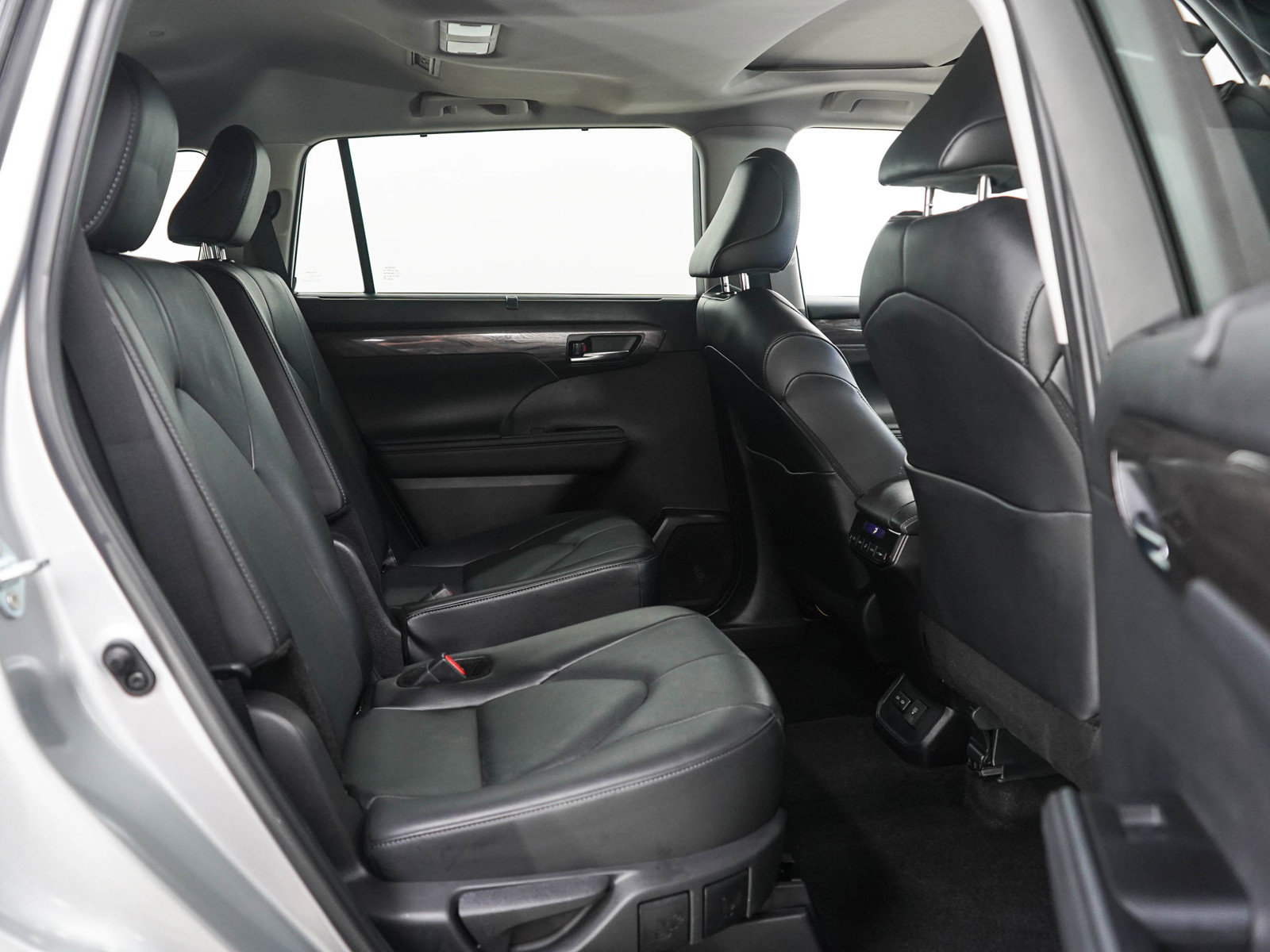 Used 2024 Toyota Highlander Limited AWD/4WD image 12