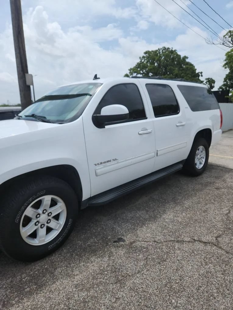Used 2014 GMC Yukon XL SLT RWD image 1