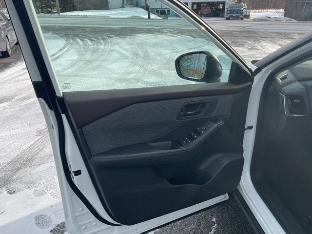Used 2022 Nissan Rogue S image 11