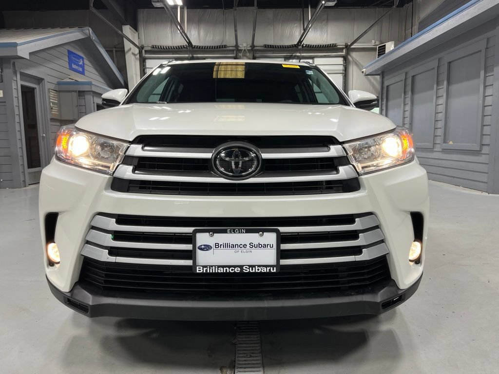 Used 2019 Toyota Highlander XLE AWD/4WD image 2