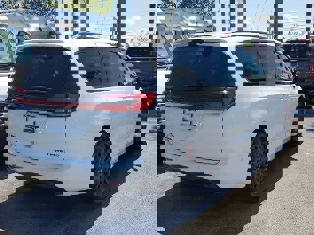 New 2024 Chrysler Pacifica Limited w/ S Appearance Package image 4