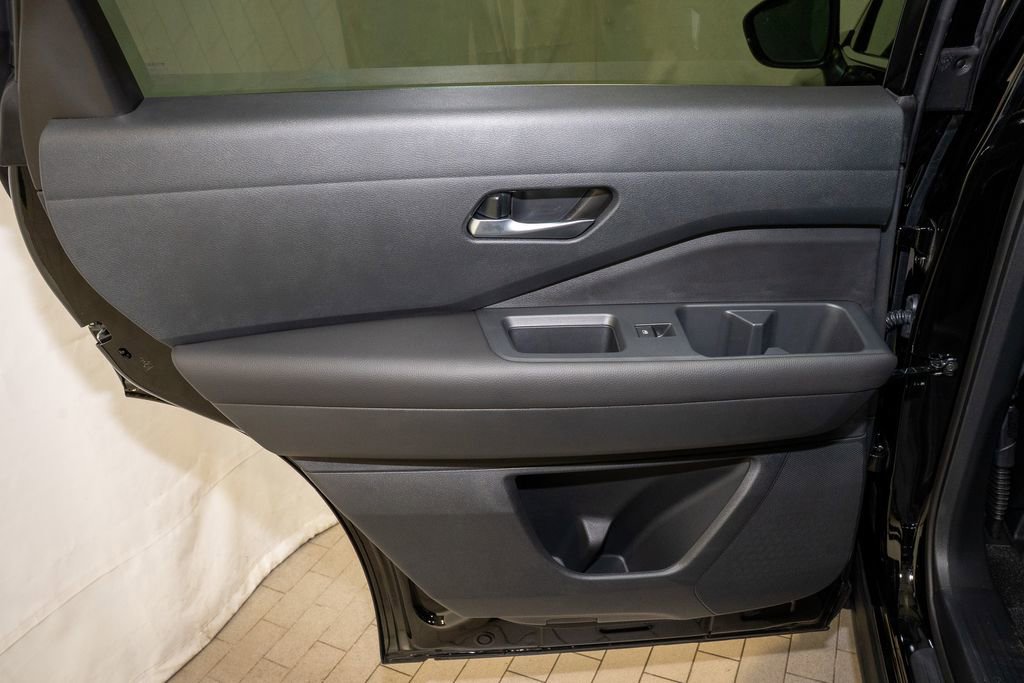 New 2026 Nissan Pathfinder SL image 13