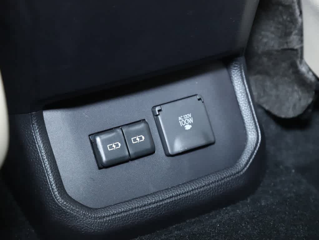 Used 2024 Toyota Highlander Limited AWD/4WD image 16