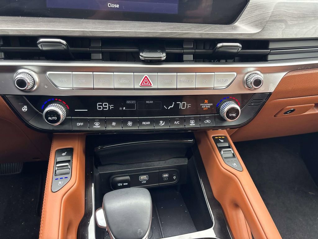 Used 2025 Kia Telluride AWD image 25