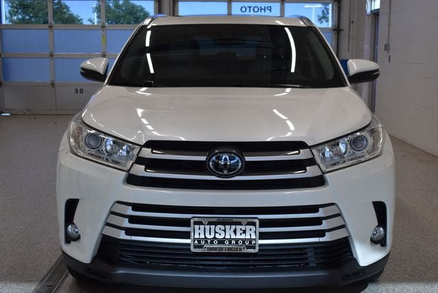 Used 2018 Toyota Highlander XLE AWD/4WD image 3