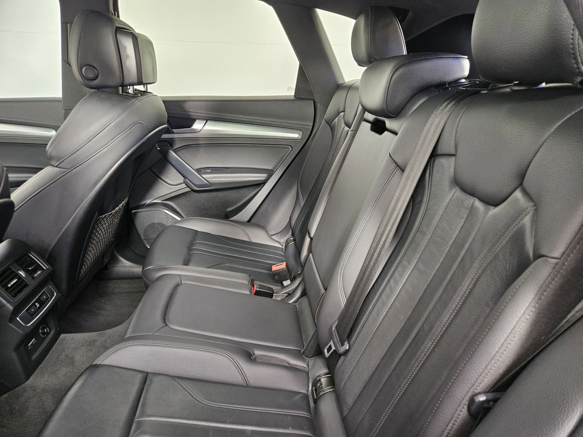 Used 2020 Audi Q5 2.0T Titanium Premium Plus w/ Premium Plus Package AWD/4WD image 34