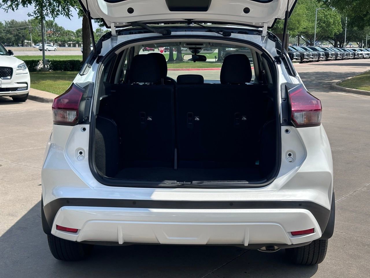 Used 2022 Nissan Kicks SV FWD image 14