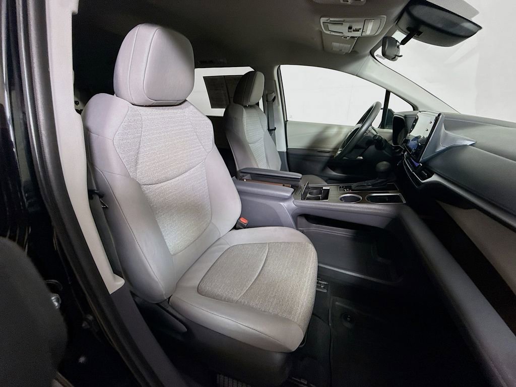 Certified 2022 Toyota Sienna LE FWD image 27