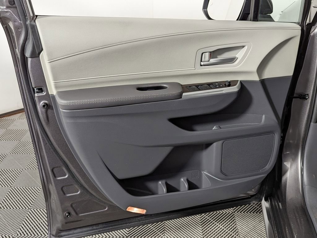 Used 2024 Toyota Sienna XLE image 12