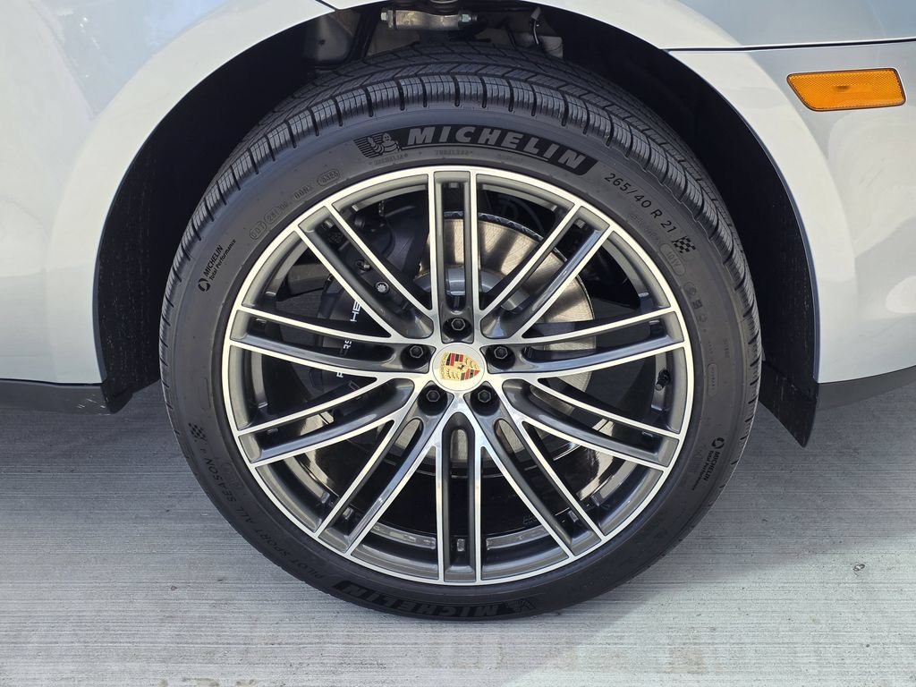 Certified 2026 Porsche Macan AWD/4WD image 32